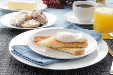 Poached egg on toast with blueberry bagles