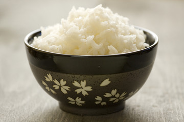 Ryż w misce gotowany na parze