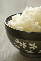 Ryż w misce gotowany na parze