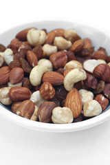 ciotola di frutta secca_sfondo bianco