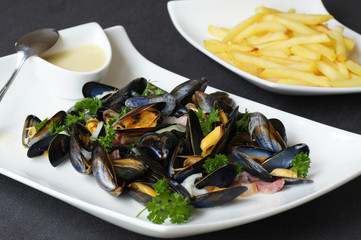 moules marinières  frites et crème fraîche 4