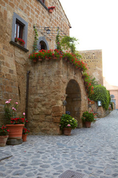 Fototapeta Narrow Alley With Old Buildings In Italian City
