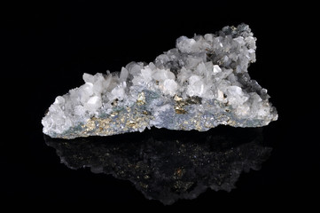 Quartz, pyrite and calcite, druse, aggregate