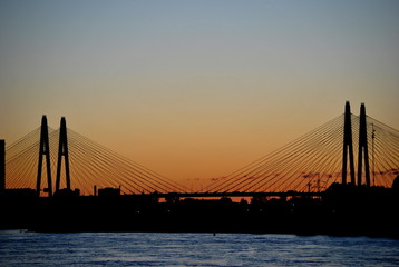 Fototapeta na wymiar Most o zachodzie słońca