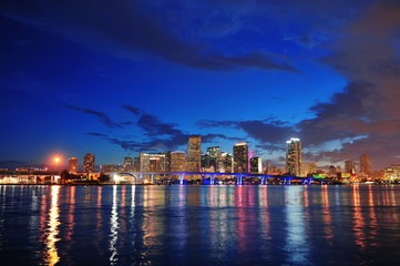 Miami night scene © rabbit75_fot