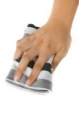 Hand mit Putzlappen