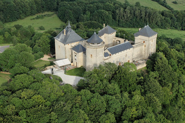 Fototapeta na wymiar Malbrouck Castle z nieba, Moselle 57