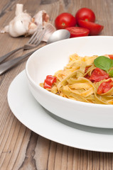 Pasta With Garlic and Tomatoes