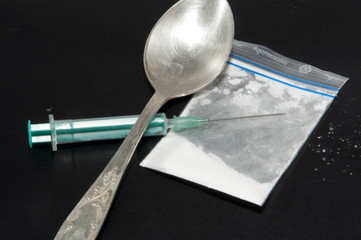 Drogen, L&ouml;ffel, Sprizte und Pulver