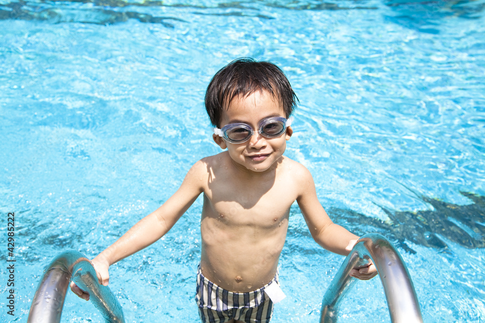 Wall mural happy boy in swimming pool