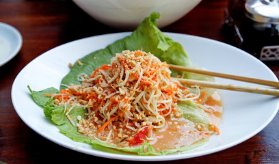 Salade de papaye et citronnelle.
