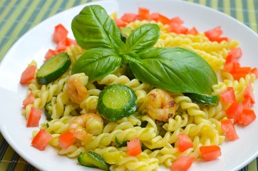 pasta con gamberi e zucchine