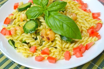 pasta con gamberi e zucchine