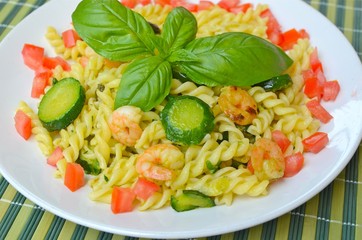 pasta con gamberi e zucchine