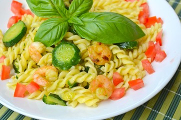 pasta con gamberi e zucchine