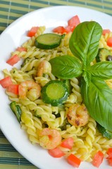 pasta con gamberi e zucchine