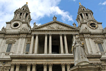 Fototapeta na wymiar Great West Drzwi katedry św Pawła w Londynie
