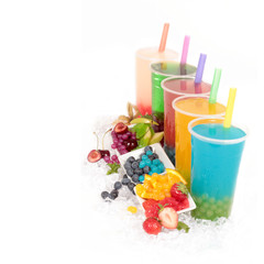 Bubble Tea verschiedene Sorten mit Bobas und Jellys