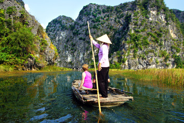 promenade en barque a Hoa Lu
