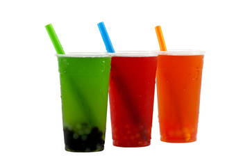 Bubble tea vor weissem Hintergrund