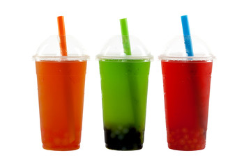 Bubble tea vor weissem Hintergrund