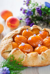 Tart with apricots