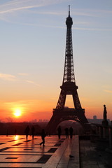 Fototapeta na wymiar Tour Eiffel view podczas wschodu