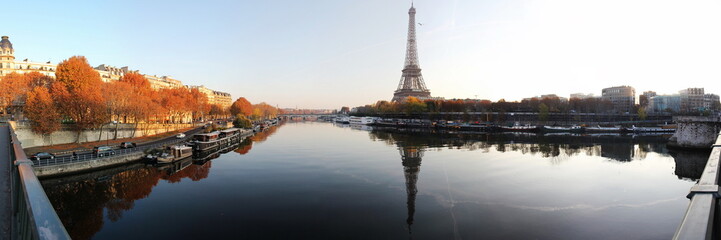 Fototapeta na wymiar Dzień dobry, Paris, Good morning Tour Eiffel