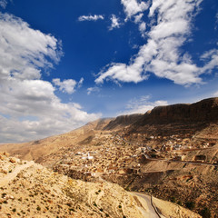 Straße am Rande der Sahara