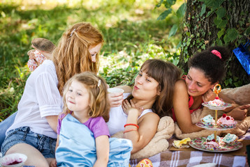 girlfriends on picnic