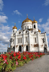 Fototapeta na wymiar Moscow Cathedral of Christ the Savior in flowers