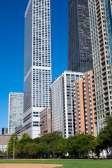 Fototapeta na wymiar Plac zabaw między wieżowcami Chicago