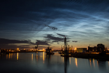 Noctilucent clouds and nightly port