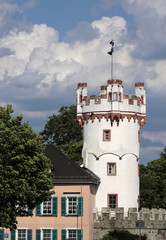 Rüdesheimer Altstadt mit dem Adlerturm