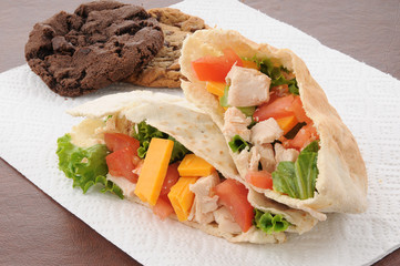 Chicken pita sandwich with cookies