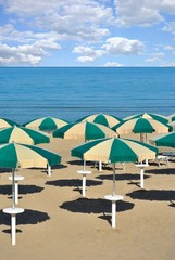 Ombrelloni sulla spiaggia