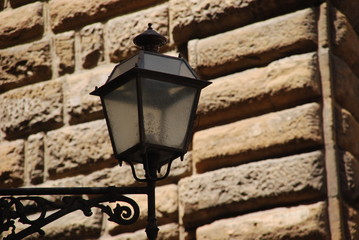 pendant in street