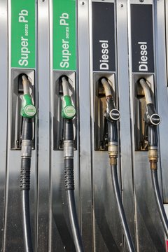 pompe di benzina- stazione di rifornimento