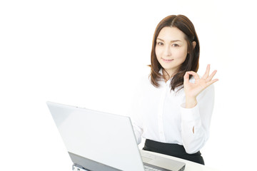 ＯＫサインを出す笑顔のオフィスレディー