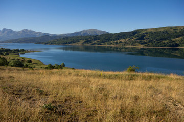 Fototapeta na wymiar Campotosto jezioro