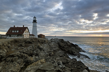 Fototapeta na wymiar Latarnia morska w Maine