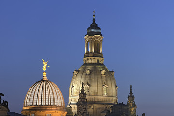 Fototapeta na wymiar Dresden mit Frauenkirche