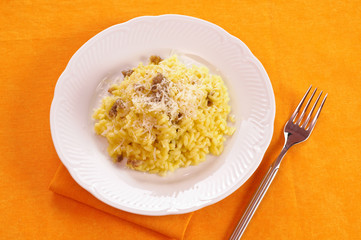 Risotto con zafferano e salsiccia