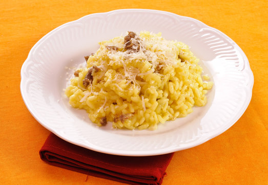 Risotto con zafferano e salsiccia