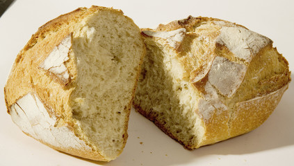 Pain coupé en deux