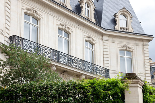 Fototapeta Haus mit Garten in PAris