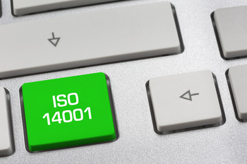 grüne Taste auf Tastatur: ISO 14001 Umweltmanagement