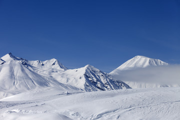 Fototapeta na wymiar Góry Zima, Ośrodek narciarski