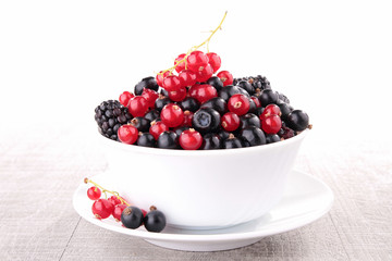 bowl of berries fruits