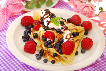 pancakes with blueberry and raspberry